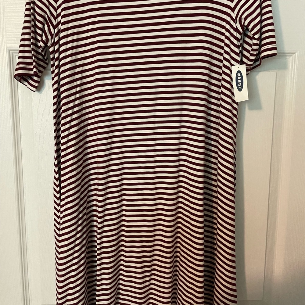 BRAND NEW old navy dress. maroon and white stripes.